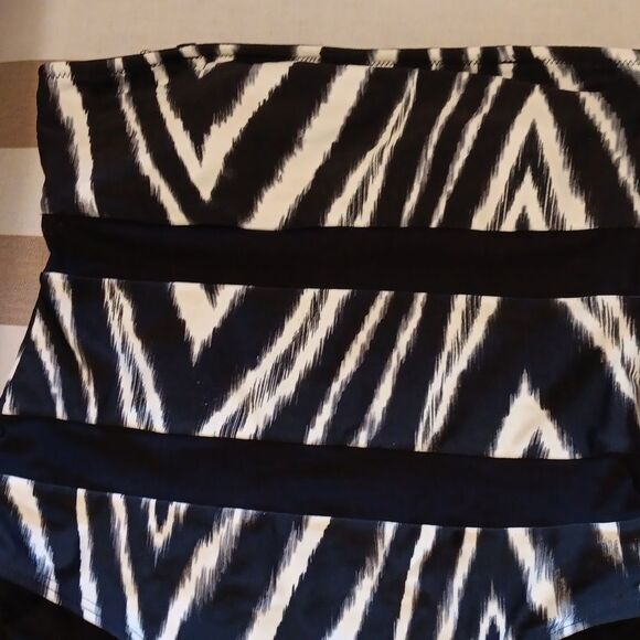 DKNY Black Nylon Spandex One Piece Swimsuit. Strapless. Illusion. - Picture 3 of 12